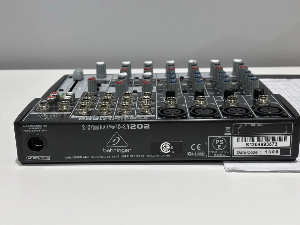 Nuevo mezclador de 12 entradas Behringer XENYX 1202 Open Box + micrófono Nady SP-4C Foto 4 de 4