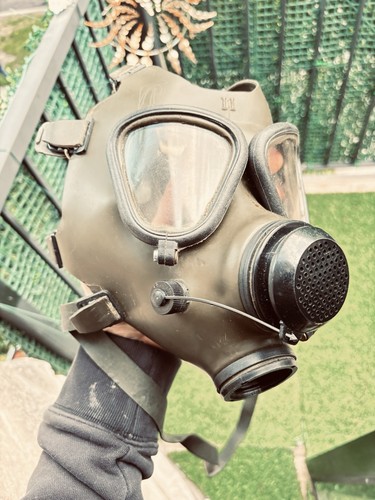 Vintage Soviet Gas Mask Cold War Era 40mm NATO Style Full Face Respirator ~1990
