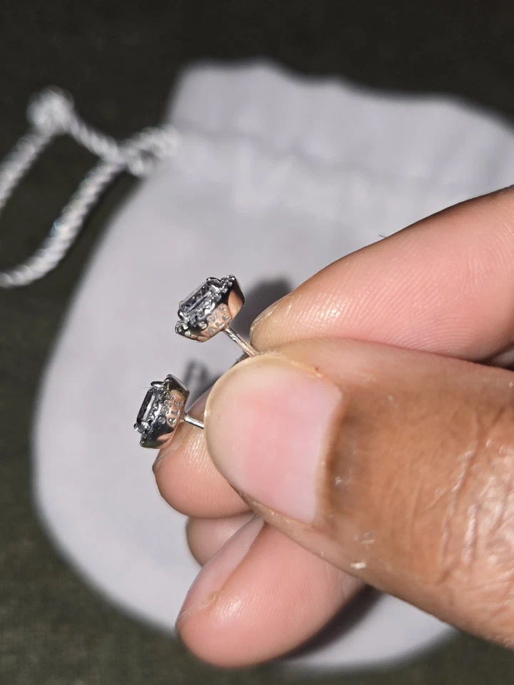 Auténticos aretes Pandora atemporales redondos brillantes de plata de ley Foto 4 de 4