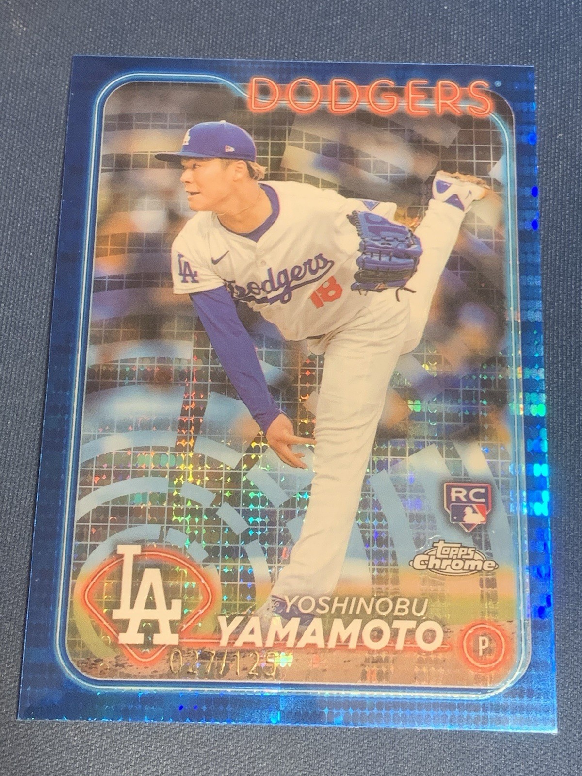 2024 Topps Chrome Yoshinobu Yamamoto #18 Blue Sonar Refractor /125 Rookie RC