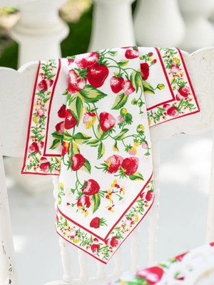 April Cornell Strawberry Basket 100% Cotton Napkin Set of 4 White Red Pink Green
