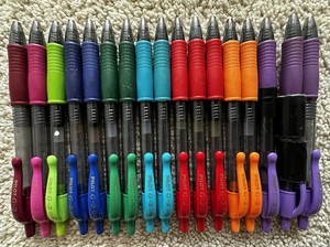 LOTS OF ASSORTED PENS - TOTAL PIECES (102 INCLUDING CASE)