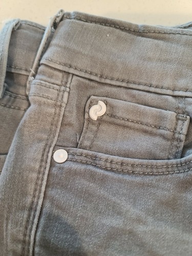 Denizen from Levi's kids jegging in a versatile light wash. - Picture 3 of 8