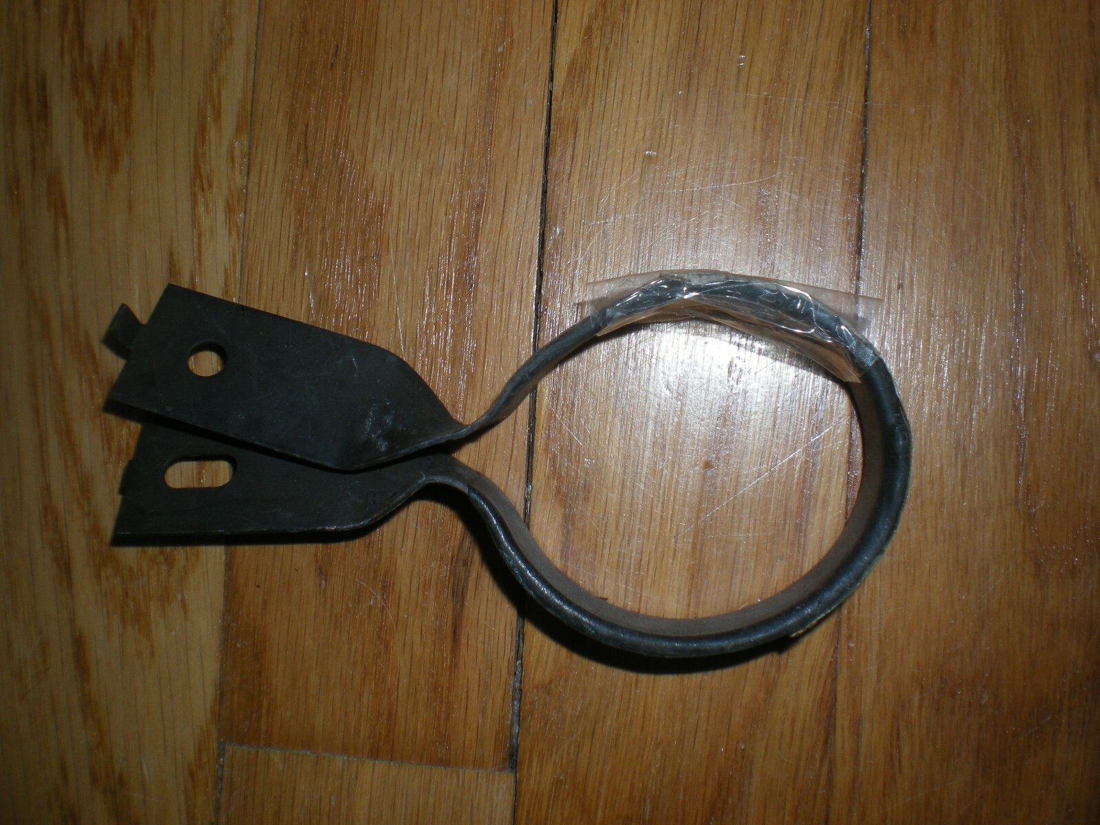 NOS 1979 Ford Mustang 5.0L V8 Heater Hose Support Bracket D8BZ18481A