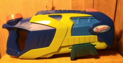 VAPORIZER SUPER SOAKER BY HASBRO. PUMP ACTION SQUIRT GUN.