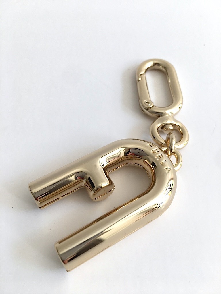 [FURLA] SALE!! 1927 キーリング FURLA 1927 METALLO SMALL ARCH Gold Metal LOGO Bag Charm