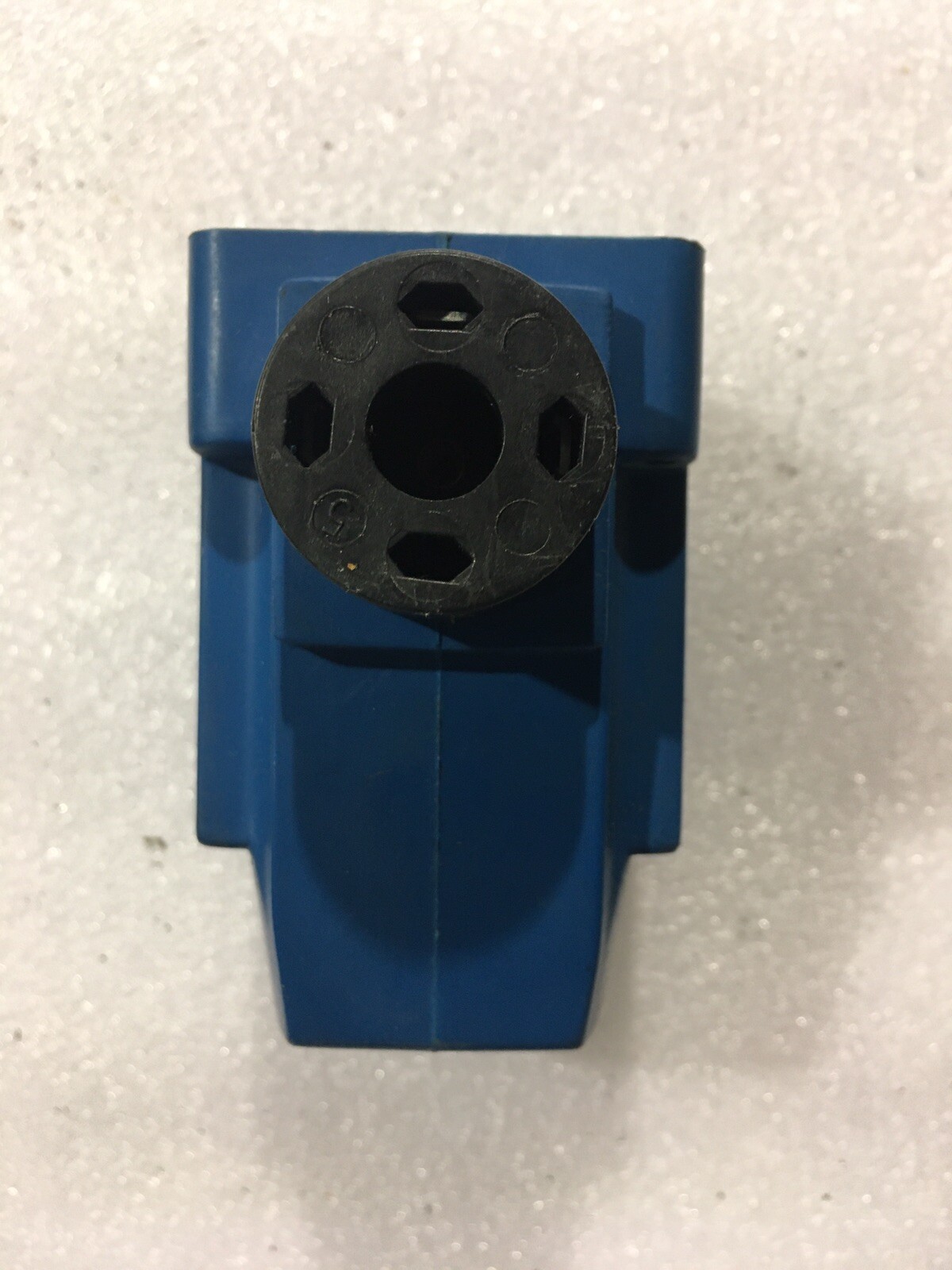 SPERRY VICKERS 468481 SOLENOID COIL 24V 3 PIN CONNECTION | eBay 