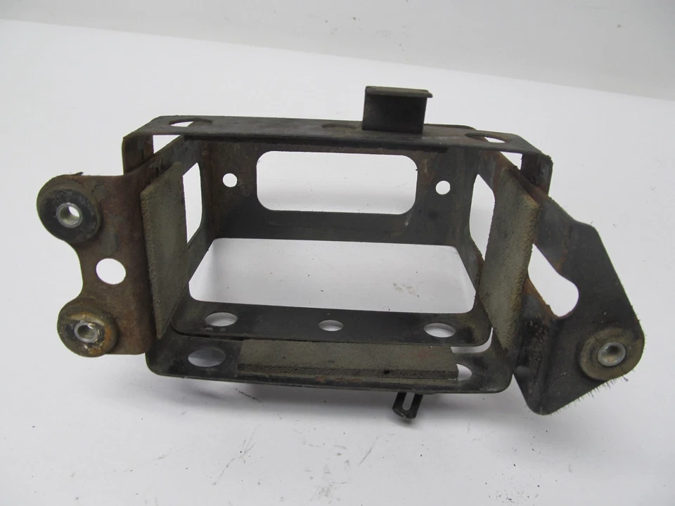 1981 SUZUKI GS750L L GS 750 BATTERY PROTECTOR HOLDER - Image 2 of 3