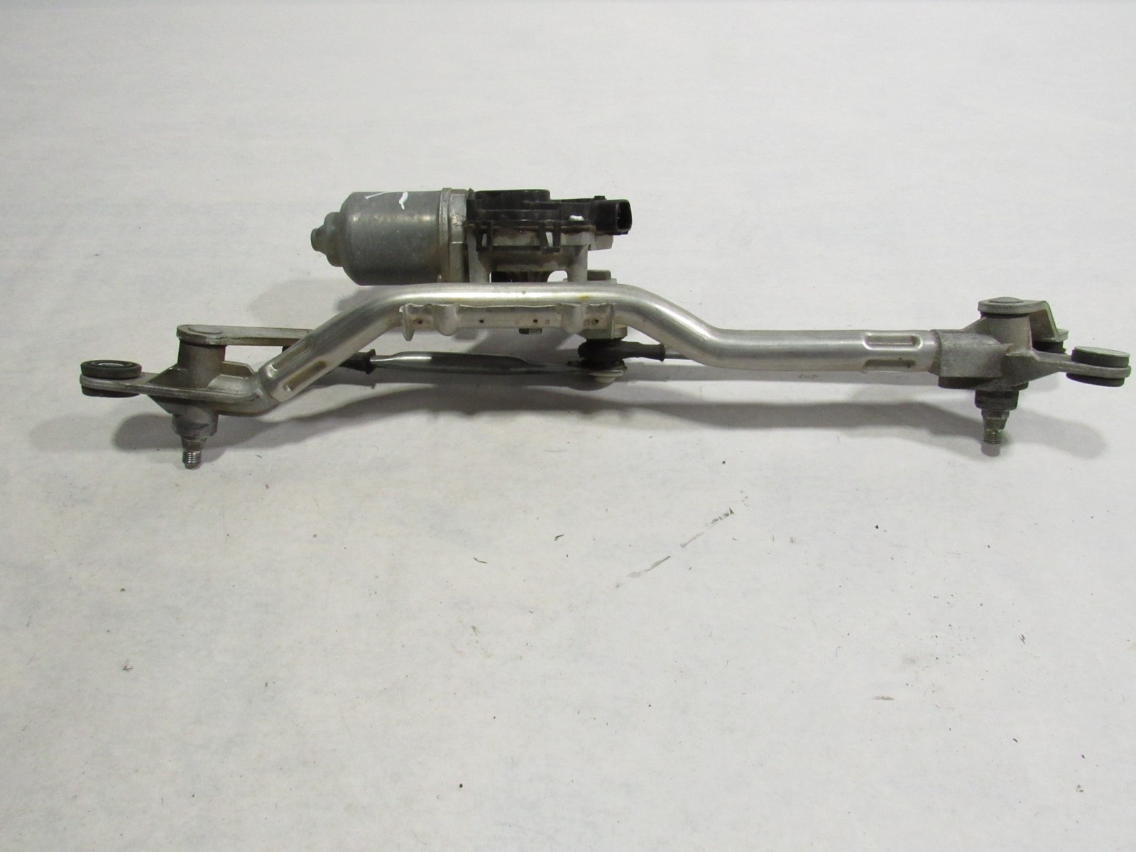 Ferrari 488 Spider 2017 Windshield Wiper Transmission Linkage W/ Motor 15-19 |@2