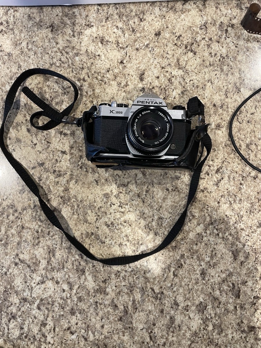 ASAHI PENTAX K1000 Film Camera w/SMC PENTAX-M 1:2 /50mm Lens