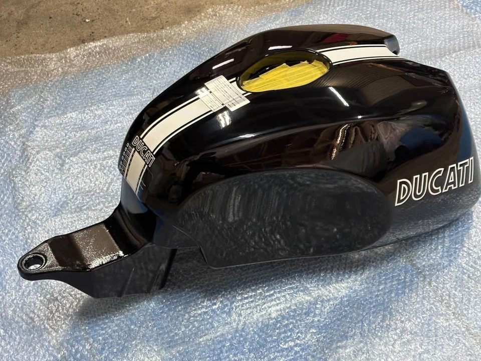 Raro tanque de combustible Ducati GT1000 Sportclassic Sports Classic Spokura negro Foto 2 de 4