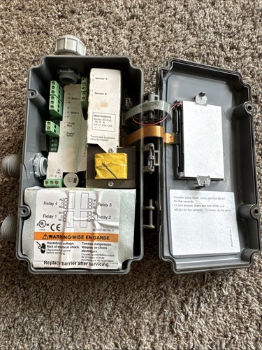 Honeywell T775M 2014 Series 2000 Electronic Temperature Controller NEMA Control