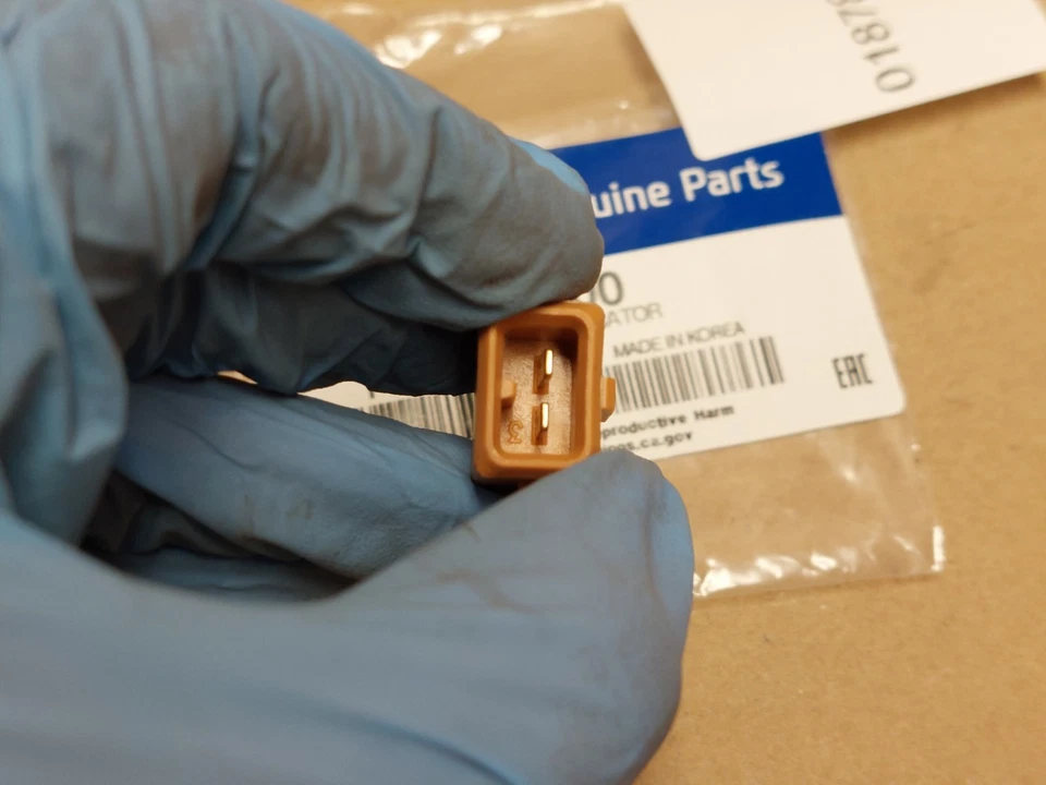 Interruptor sensor indicador nivel líquido frenos Hyundai Kona 17-23 58535A5000 genuino Foto 4 de 4