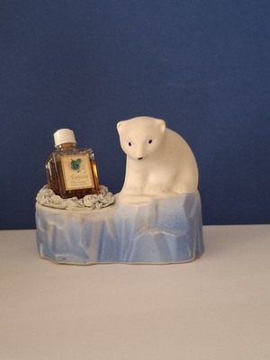 De Jussy Arioso, perfume presented on the pack ice with a polar bear
