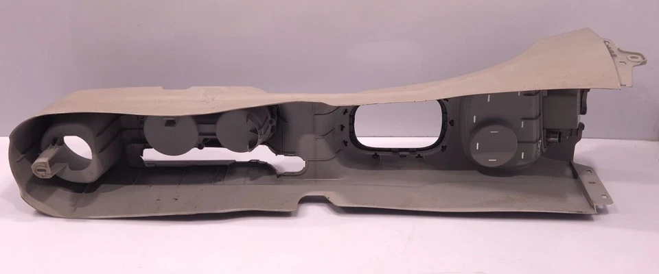 Hyundai Accent 2008 consola central P/N 84611-1E200 original fabricante original pieza usada Foto 3 de 4