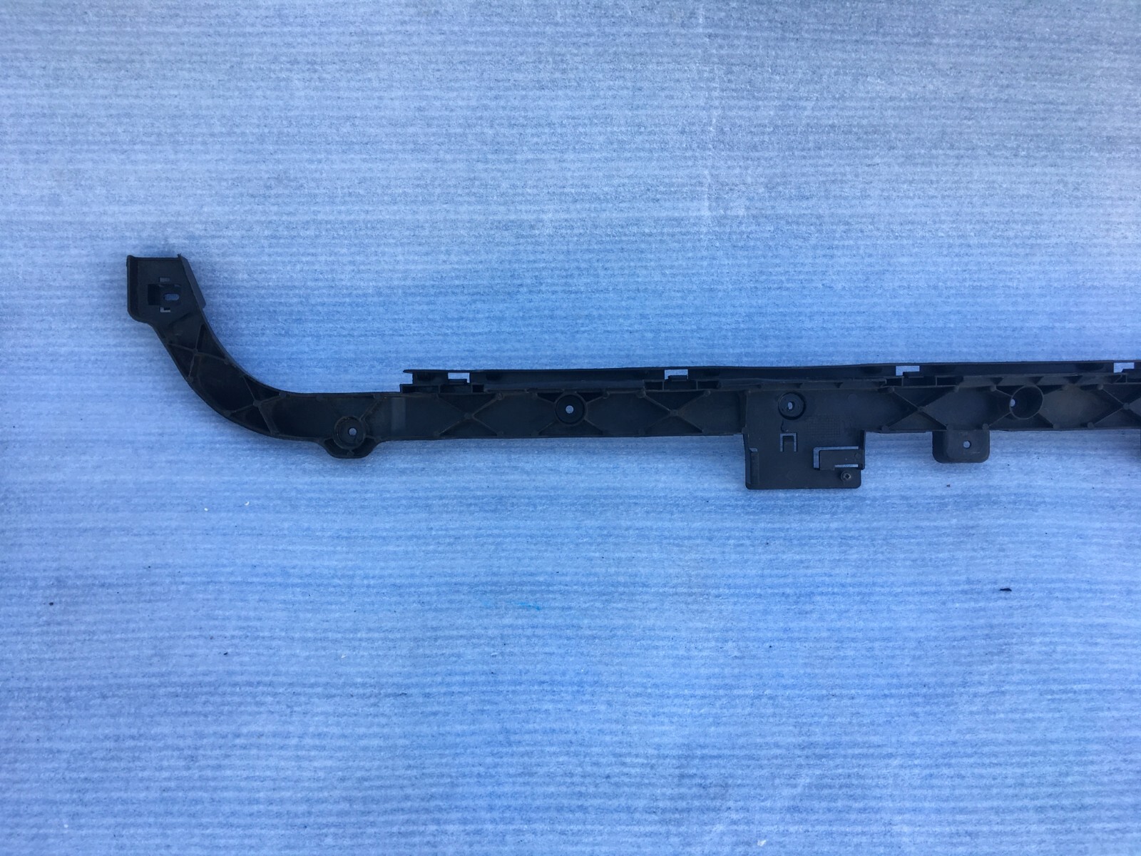 2013-2016 Maserati Quattroporte rear bumper center support bracket OEM