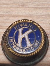VINTAGE SMALL KIWANIS INTERNATIONAL  SCREWBACK  LAPEL PIN