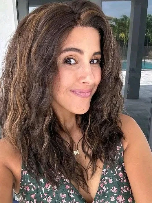  lTwo Vivia Fox Wigs Orlando  Auburn Mix for the price of one New Without Tags - Image 4 of 4