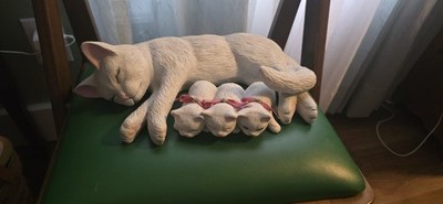 Vintage ceramic Cat Mother with 3 Kittens Figurine Set, white 