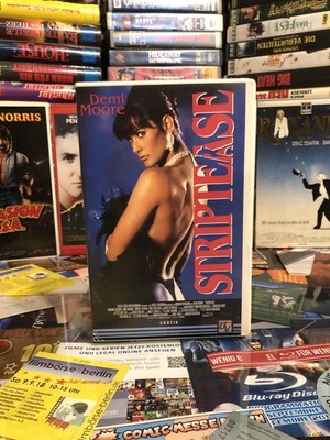 Striptease - Demi Moore Burt Reynolds Armand Assante - (VHS Cassette)