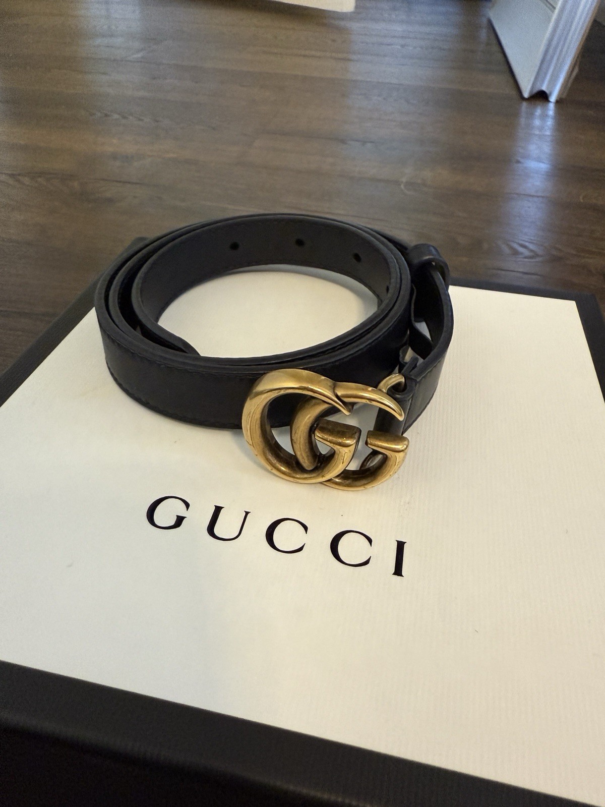 Gucci Double G Buckle Leather Belt for Men and Women-image