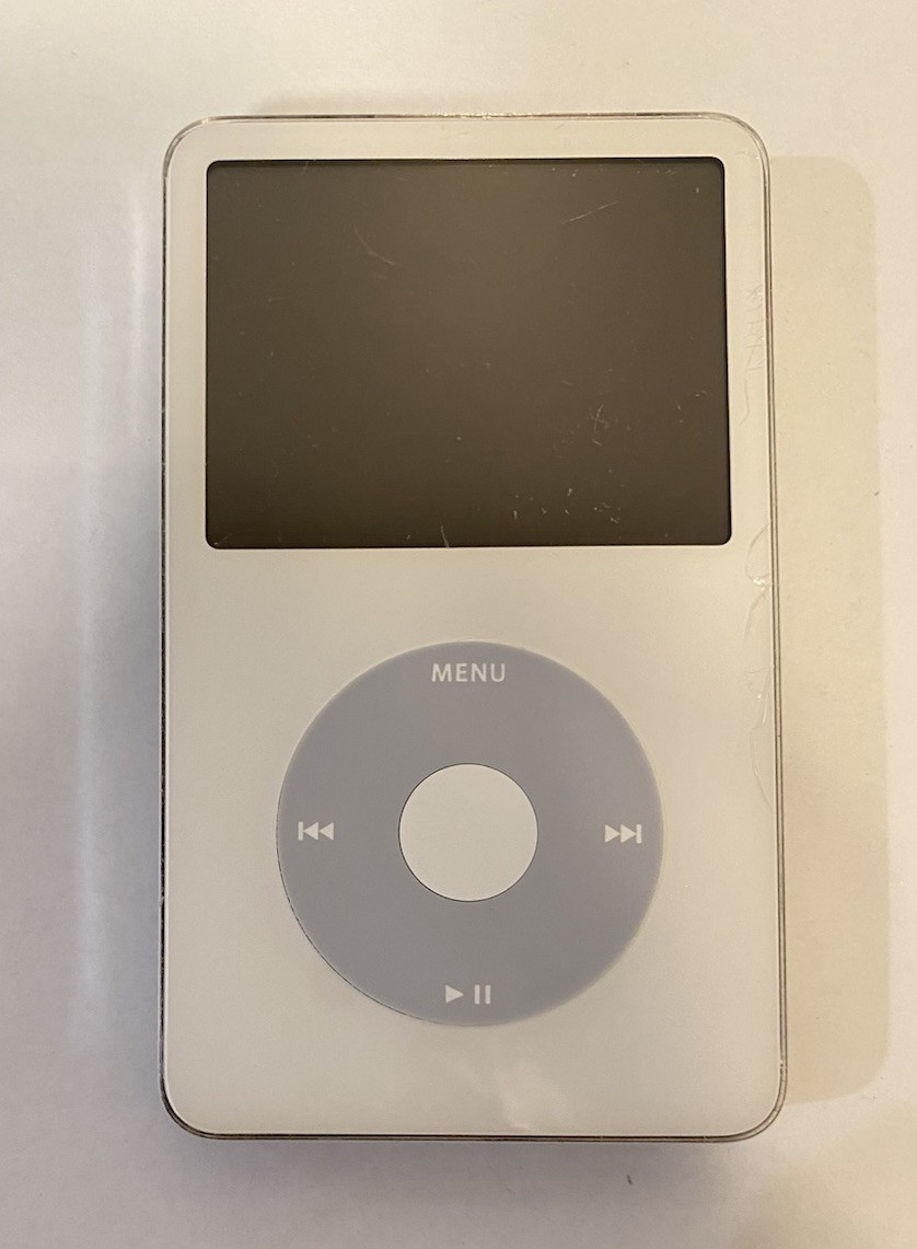 Apple iPod classic 5th Generation White (60 GB) with New Battery