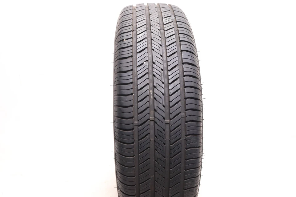 Hankook Kinergy ST 225/75R15 usado - 102T - 7,5/32 sin reparaciones Foto 2 de 4