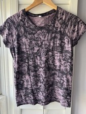 Athleta Momentum Seamless Tee Size Medium Pink  Black Flower Pattern