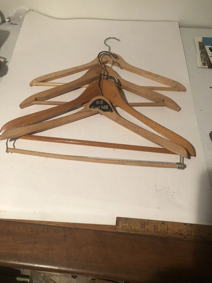 4 perchas vintage para abrigos y pantalones de madera 1 Kent Mill Foto 3 de 4