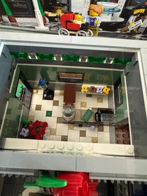LEGO 10255 Assembly Square 10th Anniversary 99% Complete w/Box No Manual Retired