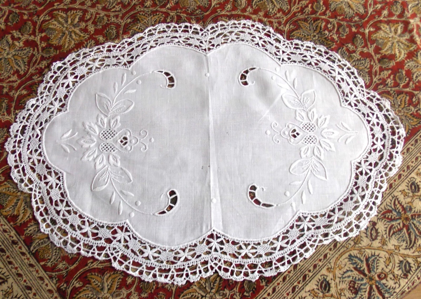 Napperon brodé main en dentelle aux fuseaux blanc ovale 35x50 cm pour table élégante