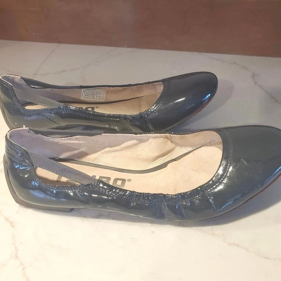 Zapatos planos para mujer Tsubo azul marino charol talla 8 informales de negocios  Foto 3 de 4