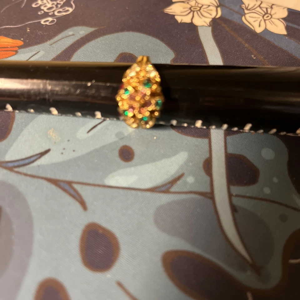 Ring goldtone with crystals green, red, blue, clear size 7 - Image 3 of 4