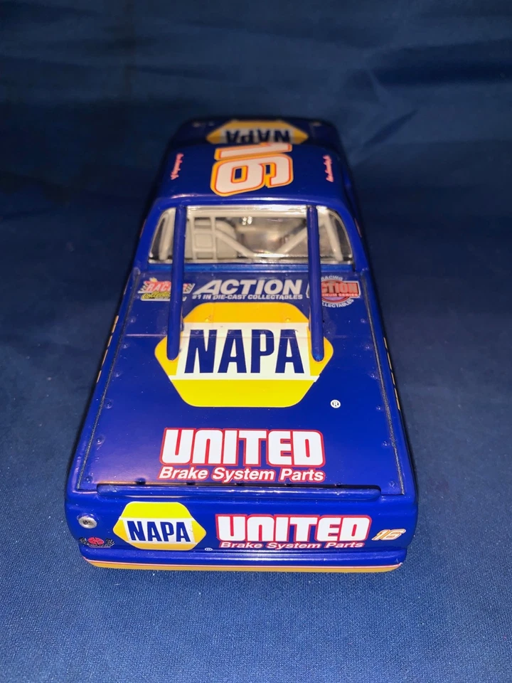 NASCAR DIECAST ESCALA 1:24 #16 RON HORNADY NAPA - SERIE DE CAMIONES ARTESANOS en caja Foto 3 de 4