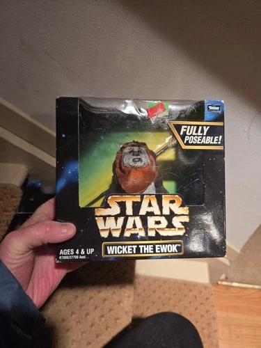 Kenner Action Collection Wicket the Ewok Fully Poseable Action Figure 1998