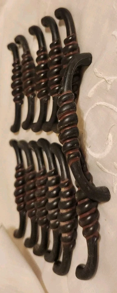 RUSTIC IRON SET OF 12 MANCHESTER DROWERS PULLS BY BELWITH PRODUCH 4.1/8"LONG Foto 2 de 4