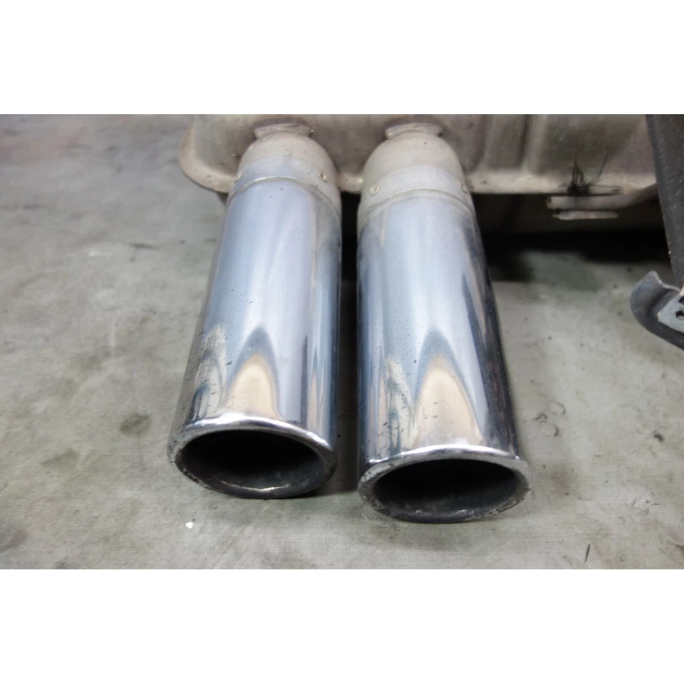 Silenciador silenciador escape trasero de fábrica BMW E90 M3 2008-2011 sedán OEM Foto 3 de 4