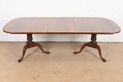 Drexel Heritage Georgian Banded Flame Mahogany Pedestal Dining