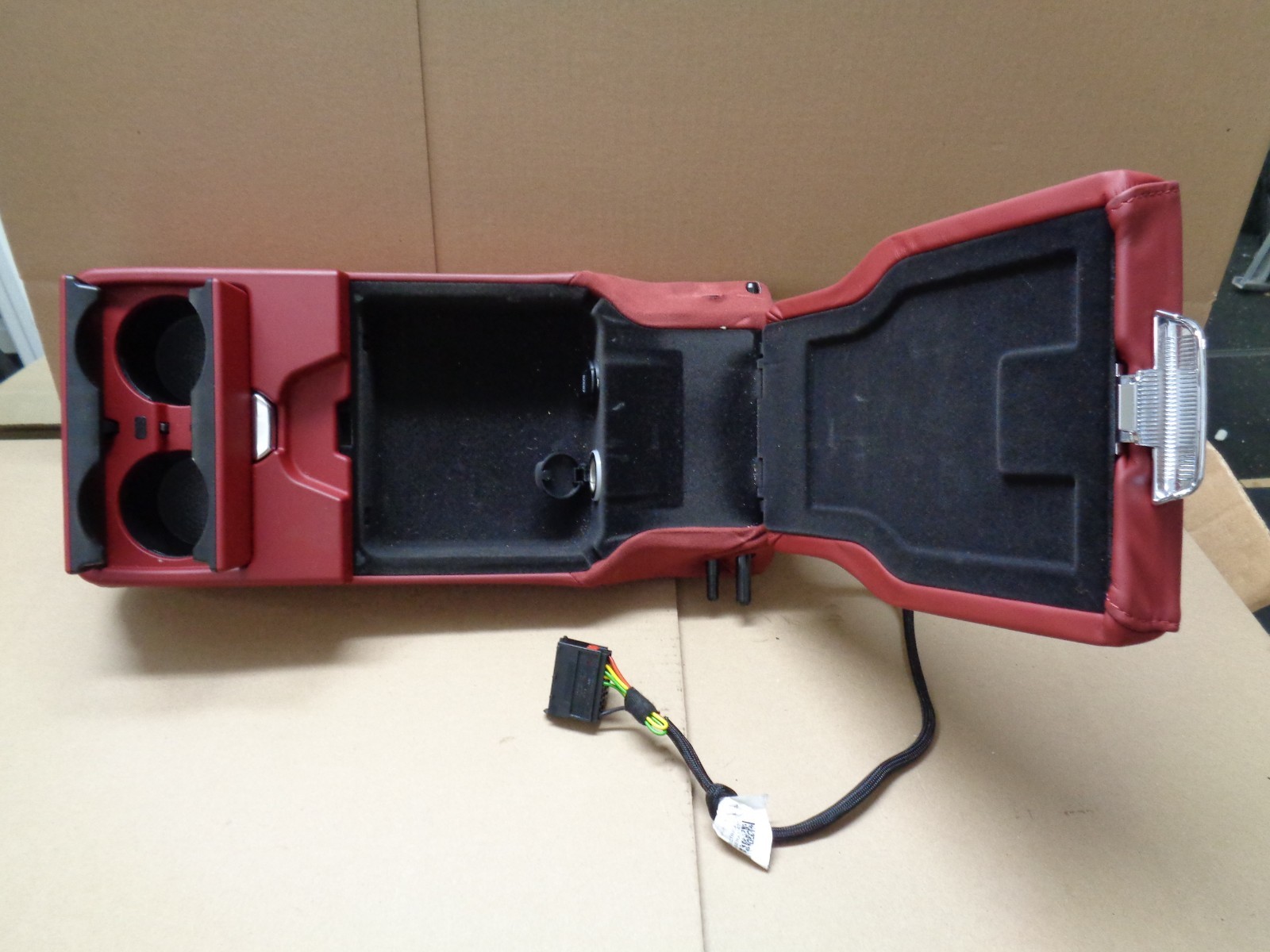2014-18  Maserati Ghibli 673002673 REAR SEAT CENTER ARMREST CPL L.ROSSO