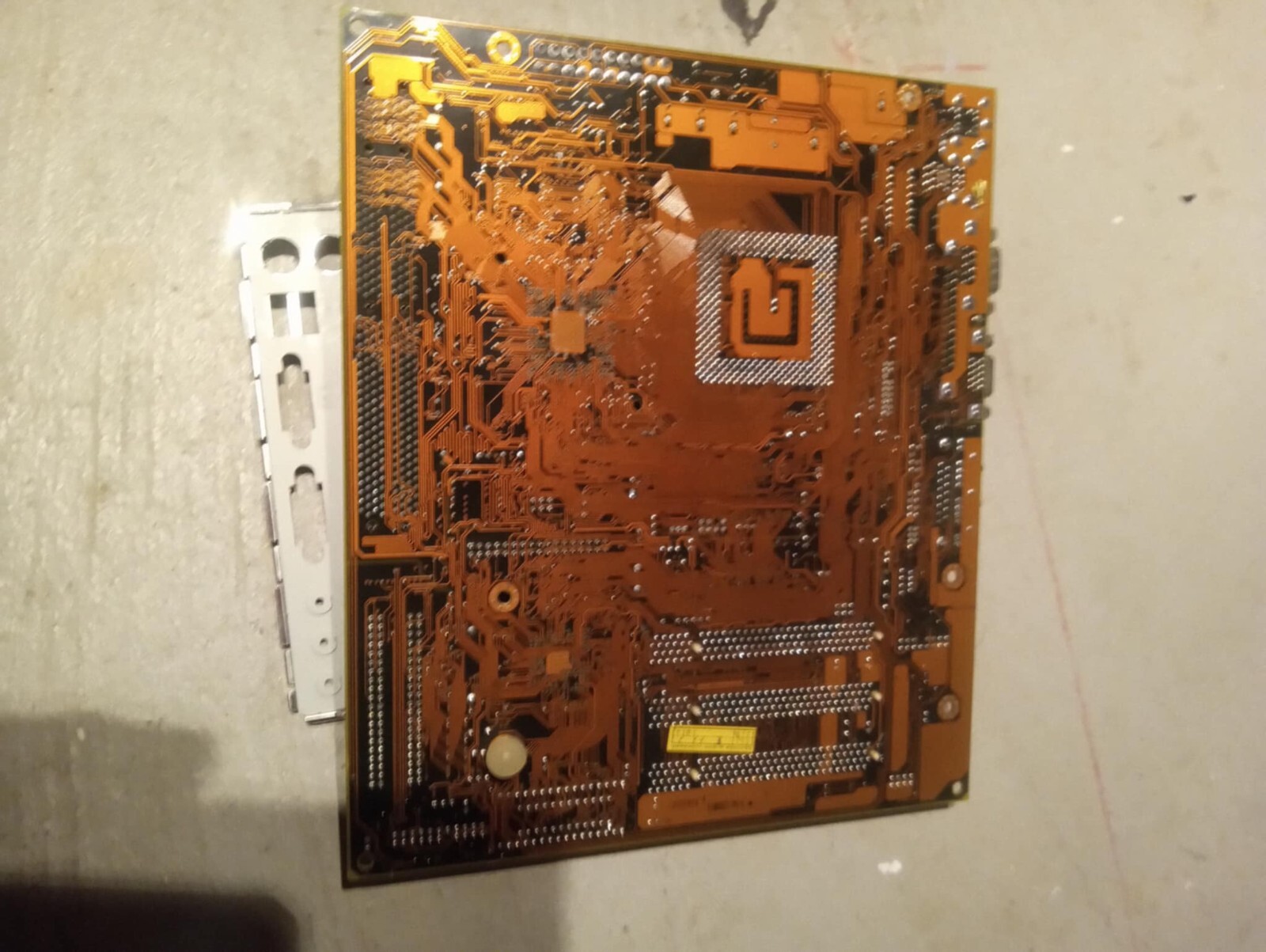 PCChips M754LR Hsin Tech Motherboard Socket 370 Pentium 3 800 MHz CPU and RAM