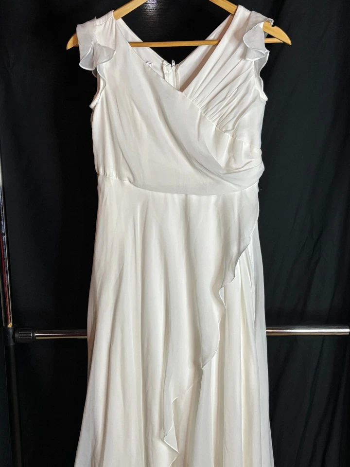 Nuevo con etiquetas Vestido DB Studio Imitación Envoltura Manga Acampanada Blanco Gasa Flor Niña 14 Foto 2 de 4