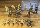 Marx Alamo & Fort Apache Play Set Defenders 7 Silver & 7 Tan ~ 14 Total