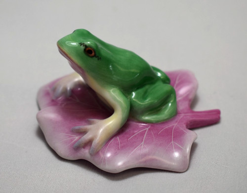 Herend FIGURINE Green Frog on Pink Lily Pad Natural 5355 Hungary Hand Painted