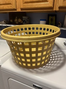 Vtg 70's Rubbermaid Sturdy Round Basketweave  Retro Yellow Laundry Basket 2966