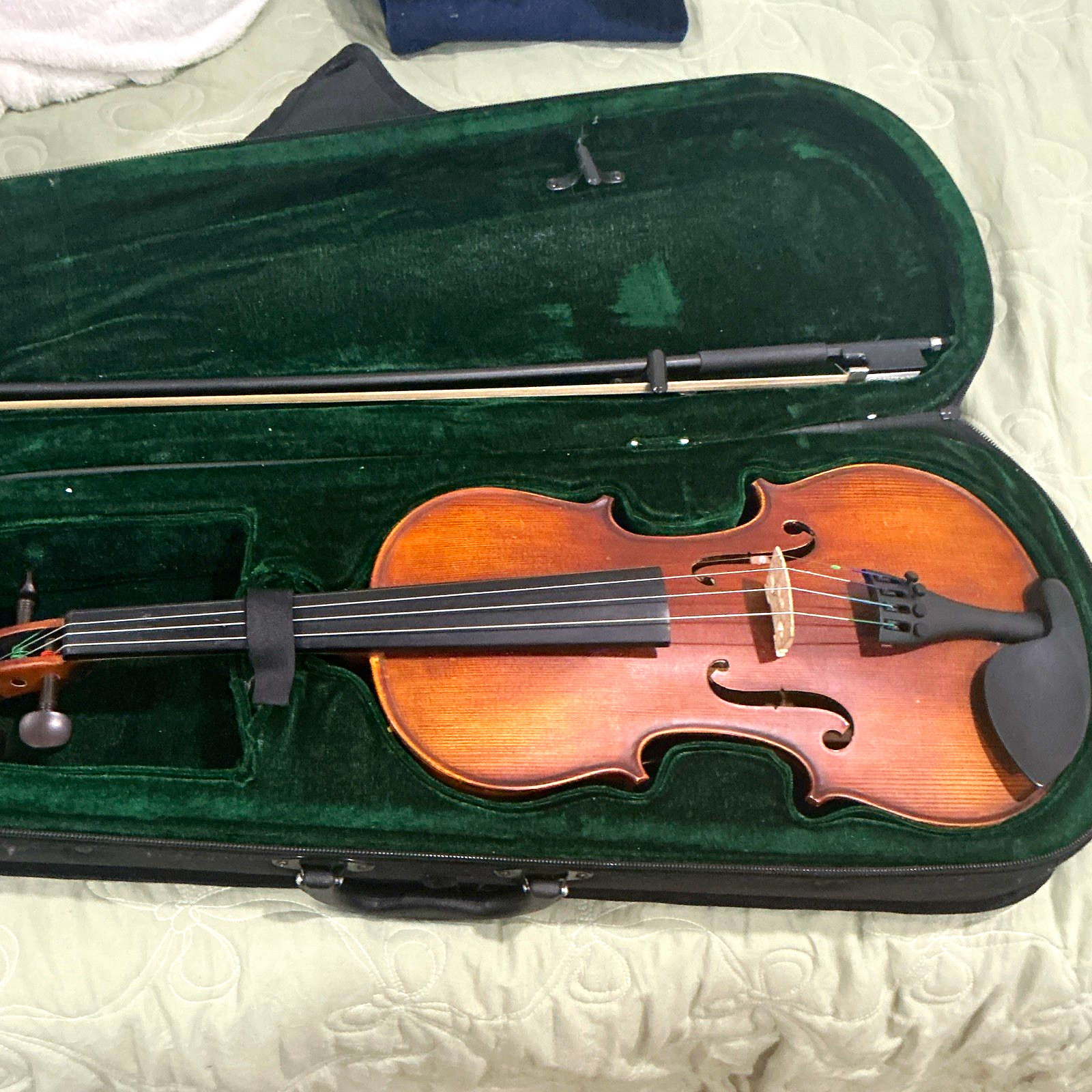 4/4 Acoustic Violin 4-String Brown Varnish, amazing sound once tuned,