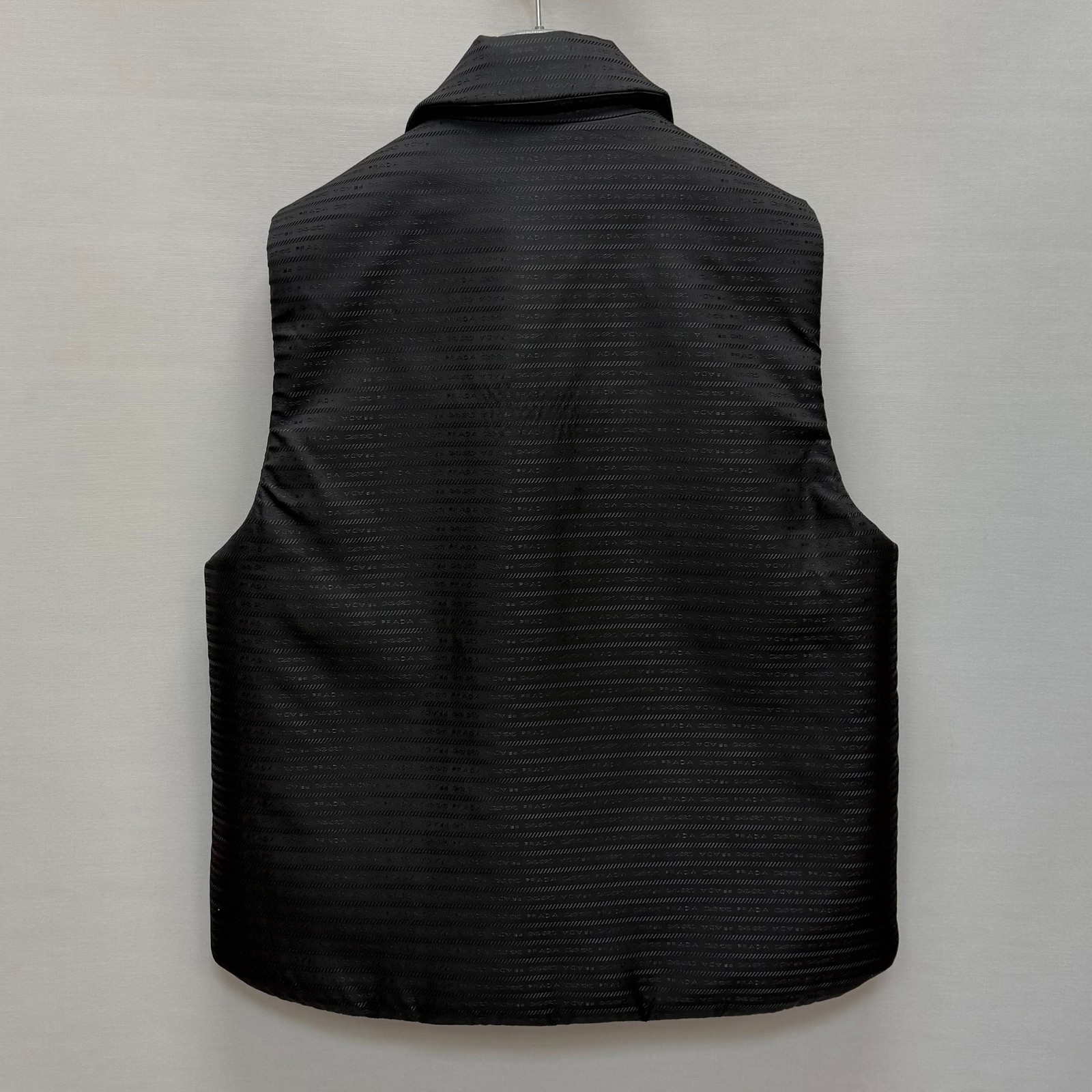Prada Triangle Logo Pattern Nylon Cushion Vest (1… - image 5