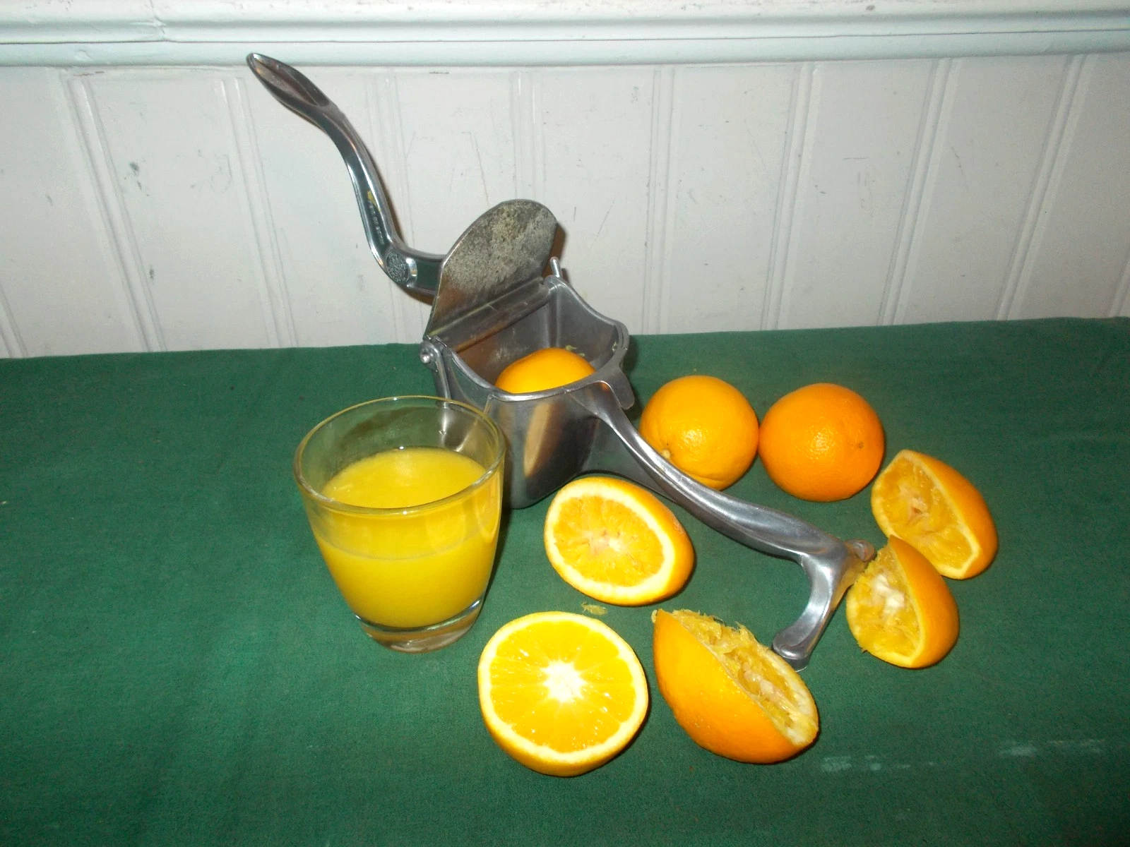 VINTAGE WEAR-EVER ORANGE AND CITRUS JIFFY JUICER TACUCO WORKS GREAT!