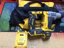 DEWALT Lithium DCH172 5/8" Rotary Hammer WITH BATTERY