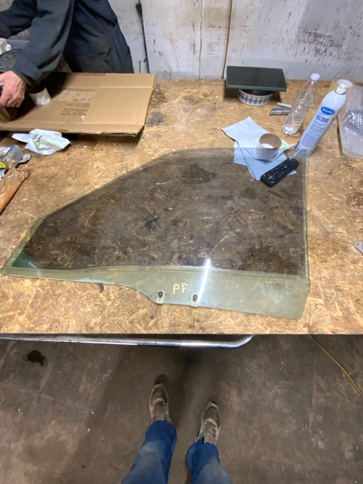 Suzuki Grand Vitara XL-7 2004 Vitara 4 puertas pasajero puerta delantera derecha ventana vidrio Foto 2 de 3