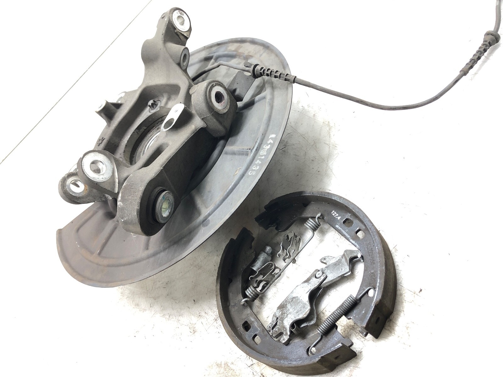 2014-2020 MASERATI QUATTROPORTE AWD LEFT DRIVER REAR SPINDLE KNUCKLE HUB OEM.